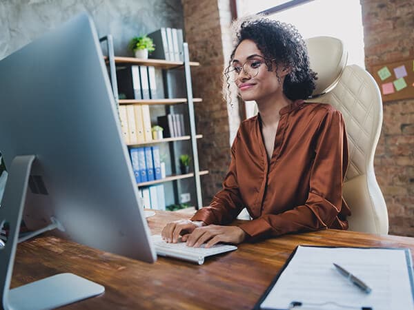 Business State and Local Gov Features 600x450 Woman sitting in office working at computer